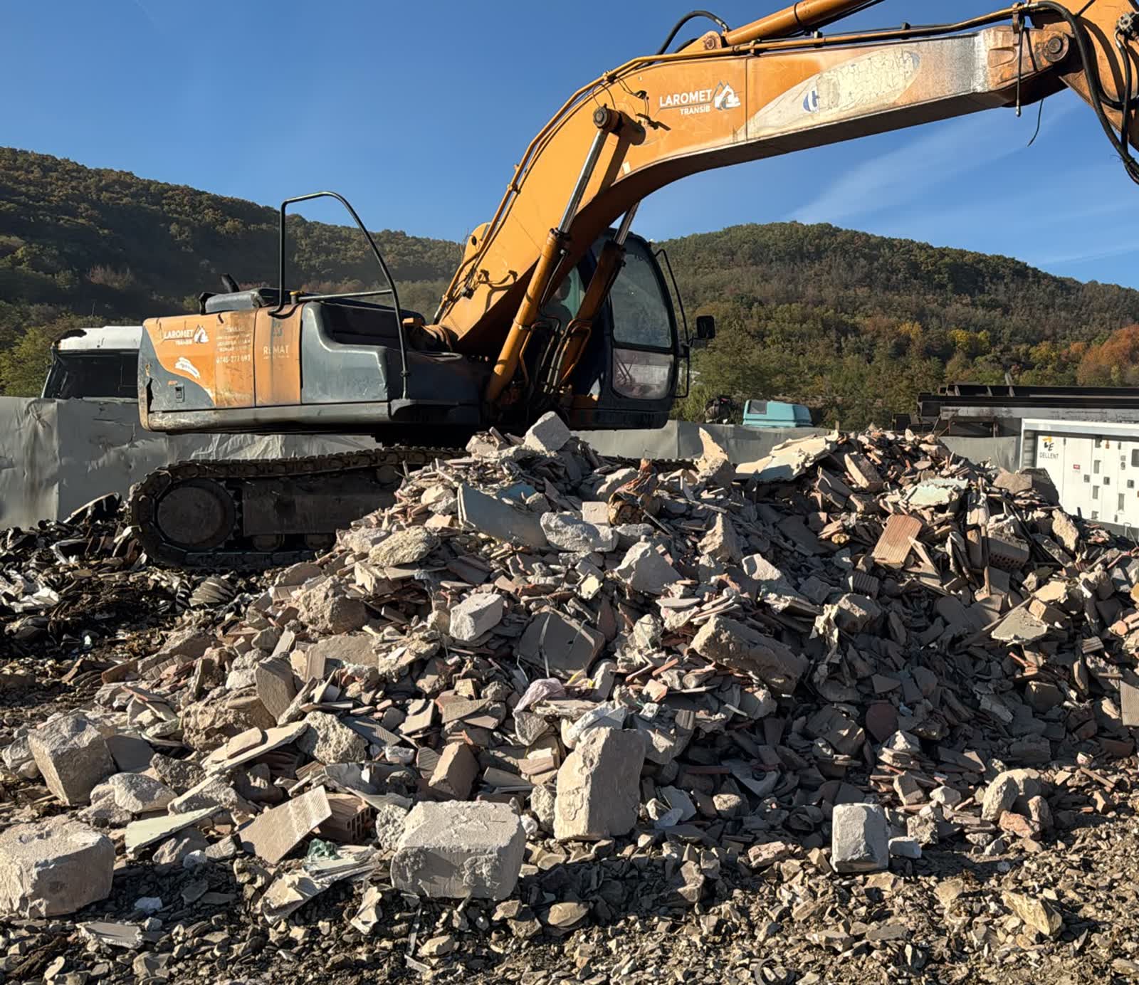 Moloz din construcții la Remat Laromet